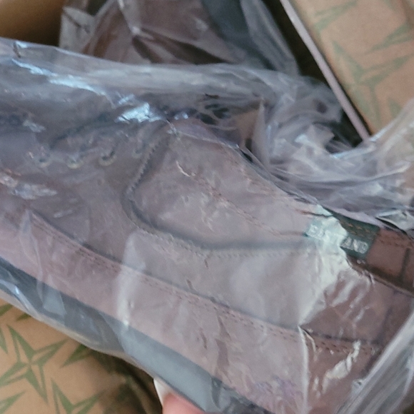 NWT NIB Rare; HTF Eastland Leather Boots - Picture 2 of 8